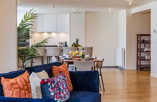 Etterbeek Apartamento | Luxury Penthouse with Panoramic Views 3BR