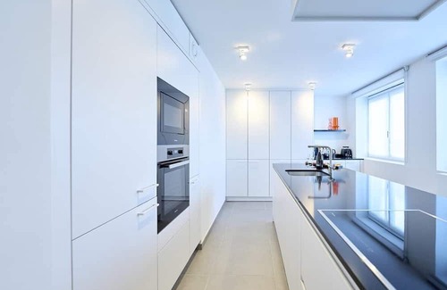 Etterbeek Apartamento | Luxury Penthouse with Panoramic Views Downtown 3BR