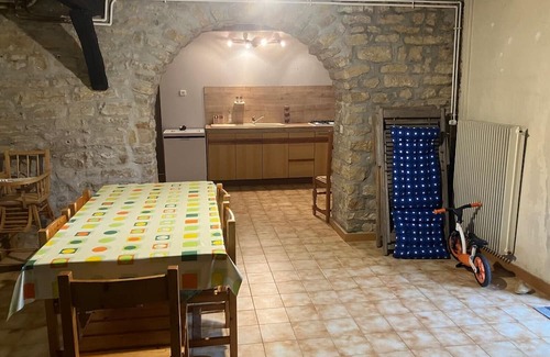 Molamboz Casa | Holiday Home 'Gîte Du Poisson Rouge' with Private Terrace and Shared Garden