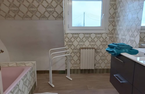Plogoff Cama Y Desayuno | Bed and Breakfast 'Chambre Les Hortensias' with Sea View, Private Terrace and Wi-Fi