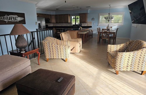 Long Key Casa | Tranquil 3-bedroom 2 bathroom house bay and ocean access with dock and boat lift