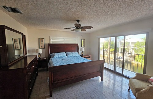 Long Key Casa | Tranquil 3-bedroom 2 bathroom house bay and ocean access with dock and boat lift