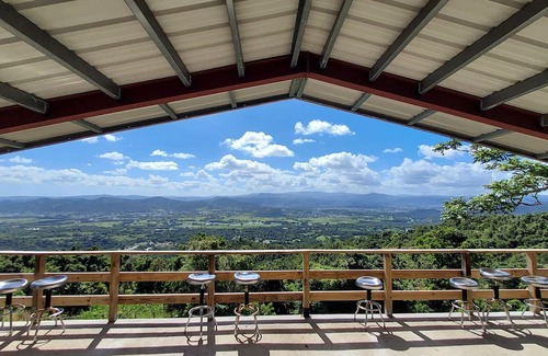 Quebrada Infierno Casa | Panoramic Views, Pool, A/C and Spectacular Rooftop in Gurabo