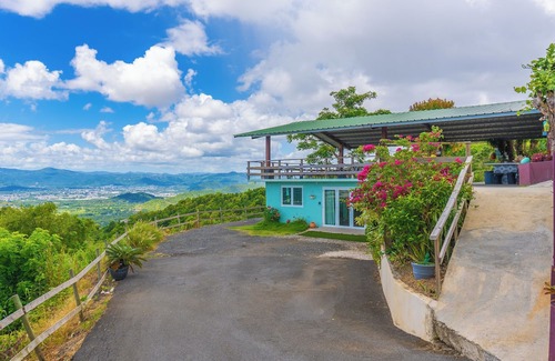 Quebrada Infierno Casa | Panoramic Views, Pool, A/C and Spectacular Rooftop in Gurabo