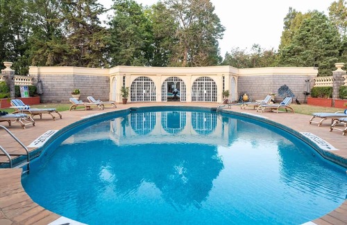 Limuru Hotel | Penthouse Suite Ideal For Couple Stay | Free Parking & Refreshing Outdoor Pool