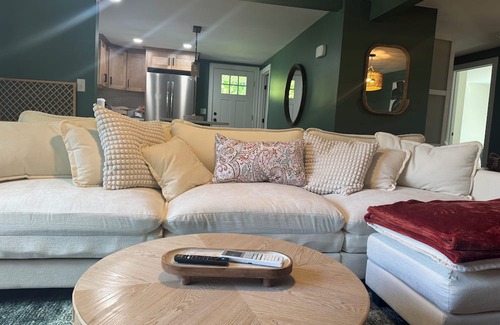 Bliss Corner Apartamento | The Sweet Escape – Stylish Beach Retreat in Padanaram w/private beach access