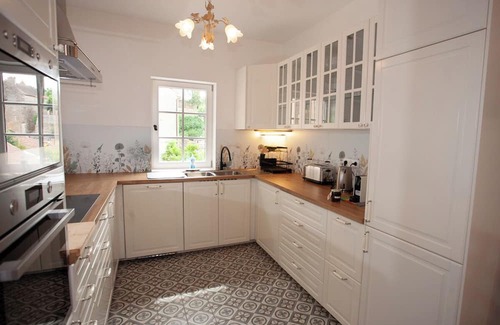 Martailly-Les-Brancion Casa | Very comfortable gite for 4 people in the medieval village of Brancion