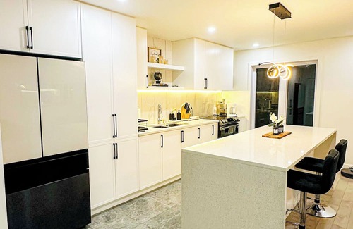 Saint-Hubert Casa | Baraqah Residence Gorgeous 5BD+2Prk Home 15min-MTL