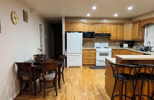 Colborne Casa | Spacious 4-Bedroom Retreat Near Presqu'ile Park