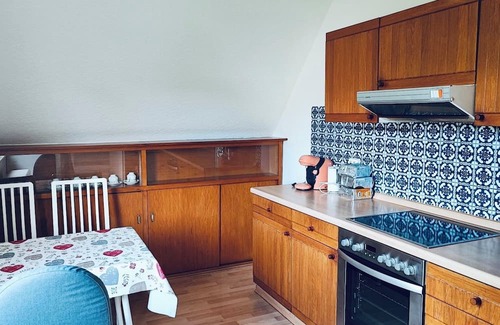 Friedrichsdorf Apartamento | Top floor apartment with conservatory perfect for a couple or one person