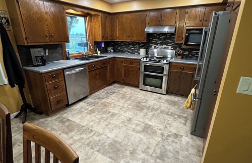Grand Island Cabina | Rusty Flatts-Countryside Retreat Just Outside Grand Island – Sleeps 8