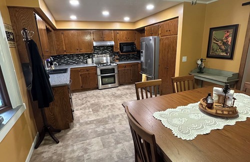 Grand Island Cabina | Rusty Flatts-Countryside Retreat Just Outside Grand Island – Sleeps 8