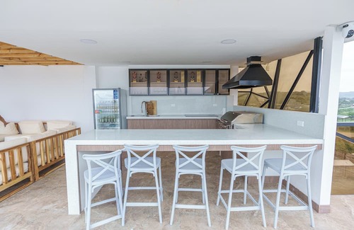 Montañita Condominio | Luxury Beach Condo Rooftop, Jacuzzi, Pool, Brand New