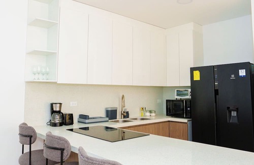 Montañita Condominio | Luxury Beach Condo Rooftop, Jacuzzi, Pool, Brand New