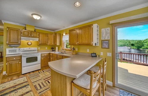 Stoddard Casa | Lakeside Escape - 4BR/2BA Retreat 2hrs from Boston