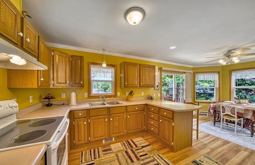 Stoddard Casa | Lakeside Escape - 4BR/2BA Retreat 2hrs from Boston