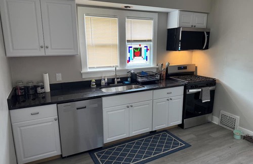 Michigan City Casa | Lovely 2-bedroom house with AC in Michigan City