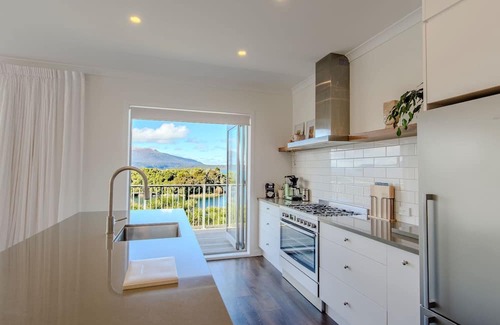 Lake Tarawera Casa | Boat Shed Bay - Stunning Lake Tarawera Views
