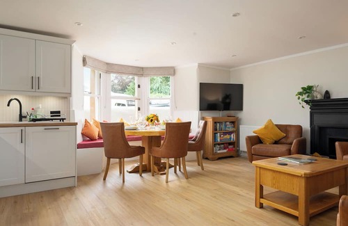 Longcroft Casa | Escape to Serene Georgian Estate, near Edinburgh - Stunning Apartment