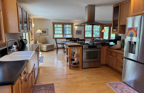 Waldoboro Casa | Spruce Ledge - mid-coast Maine. ocean views w deep water access. sauna. retreat.