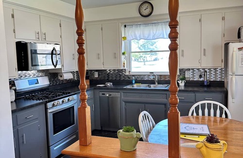 Conneaut Casa | Hanks Harbor, 1/4 mile from Marina and Beach