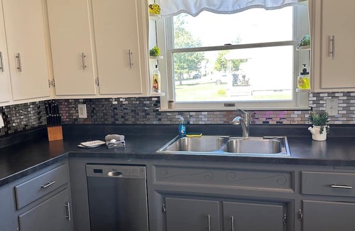Conneaut Casa | Hanks Harbor, 1/4 mile from Marina and Beach
