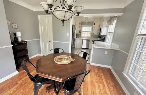 Flint Casa | Welcoming 3-bedroom house with AC in Flint. Pet and family friendly!