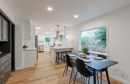 Whittier Heights Casa | Modern Retreat in a Newly Renovated Ballard Craftsman - Near Shops, Cafes, Parks