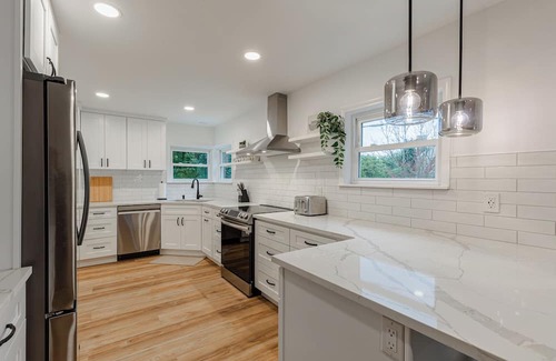 Whittier Heights Casa | Modern Retreat in a Newly Renovated Ballard Craftsman - Near Shops, Cafes, Parks