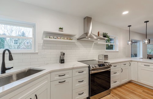 Whittier Heights Casa | Modern Retreat in a Newly Renovated Ballard Craftsman - Near Shops, Cafes, Parks