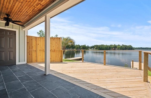 Hartsville Condominio | Lakefront Paradise!