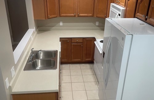 Auburn Casa | Cozy “Cord” 2-bedroom house with AC and a garage in Auburn