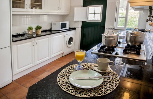 Vila Nova de Santo Andre Cabaña | Cottage 'Casa Dos Pinheiros' with Private Pool, Wi-Fi and Air Conditioning