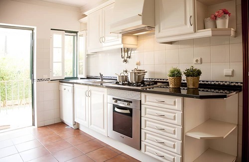 Vila Nova de Santo Andre Cabaña | Cottage 'Casa Dos Pinheiros' with Private Pool, Wi-Fi and Air Conditioning