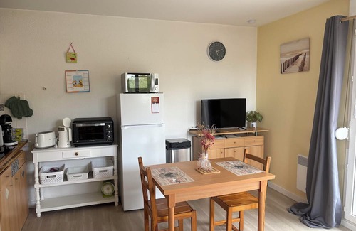 Eugenie-les-Bains Apartamento | 400 meters from the thermal baths, lovely, quiet studio with balcony not overlooked.