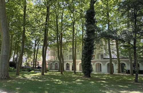Eugenie-les-Bains Apartamento | 400 meters from the thermal baths, lovely, quiet studio with balcony not overlooked.
