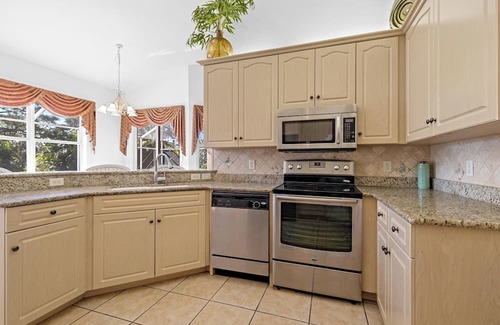 Pine Island Center Casa | Kick back and relax at this island oasis located on charming Pine Island Florida