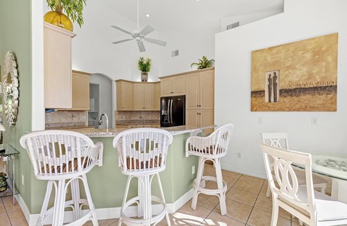 Pine Island Center Casa | Kick back and relax at this island oasis located on charming Pine Island Florida