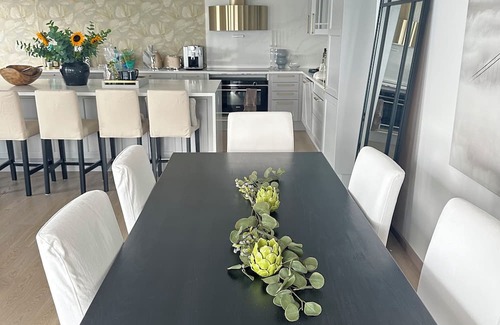 Laksevag Apartamento | Modern Luxury Apartment by Waterfront