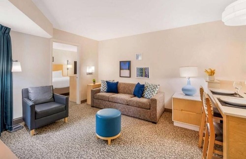 Arrowood Hotel | 3 Family-Friendly Suites Near SouthPark Mall and Charlotte Douglas Airport
