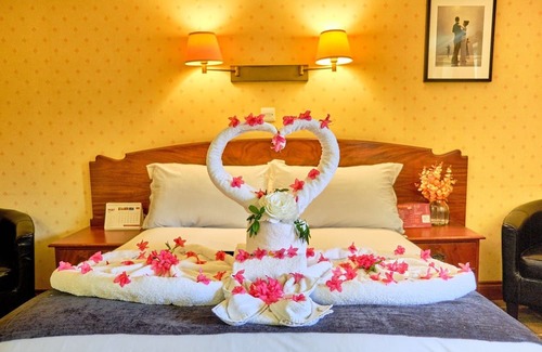 Tyndrum Hotel | Mountain Retreat + Indoor Games, Breakfast, Gardens & Easy Access to Loch Lomond