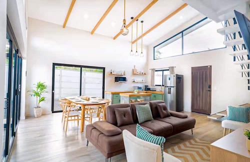 Sardinal Casa | Spacious modern home with firepit, lush yard, dog friendly & near beach
