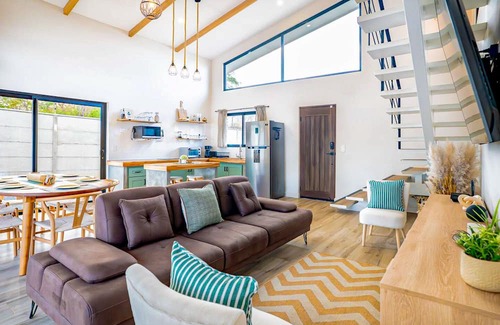 Sardinal Casa | Spacious modern home with firepit, lush yard, dog friendly & near beach