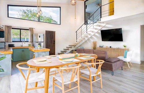 Sardinal Casa | Spacious modern home with firepit, lush yard, dog friendly & near beach