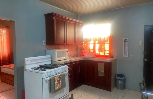 Penal-Debe Apartamento | 2-bedroom apartment in tranquil Golconda with AC