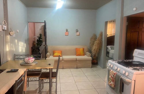 Penal-Debe Apartamento | 2-bedroom apartment in tranquil Golconda with AC