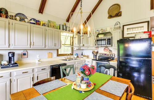 Zionville Cabina | Deck, Fire Pit, Games: Family Escape Near Boone