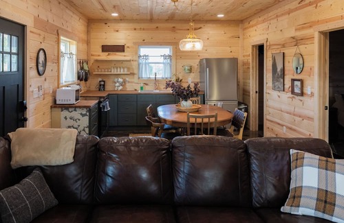 Stockton Cabina | Charming 3-bedroom cabin in wonderful Stockton with AC