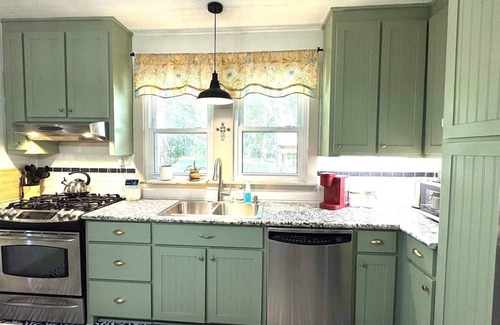 Pride Casa | Country Retreat with ponds-views-porches & pups