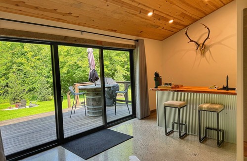 Madison Cabina | Cozy Woodside Cabins w/Hot Tub, Private Deck & Scenic Trails in Wine Country